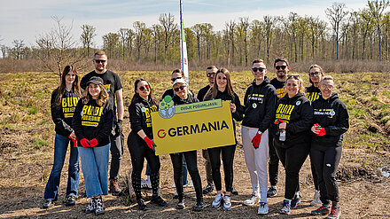 Germania Sport sudjelovala u sadnji 650 hrasta lužnjaka u Rečici kod Karlovca Germania Sport sudjelovala u sadnji 650 hrasta lužnjaka u Rečici kod Karlovca