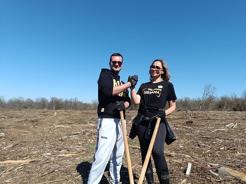 Germania Sport aktivno sudjelovala u akciji "Co2mpensating by planting" u obnovi hrastove šume kod Petrinje Germania Sport aktivno sudjelovala u akciji "Co2mpensating by planting" u obnovi hrastove šume kod Petrinje